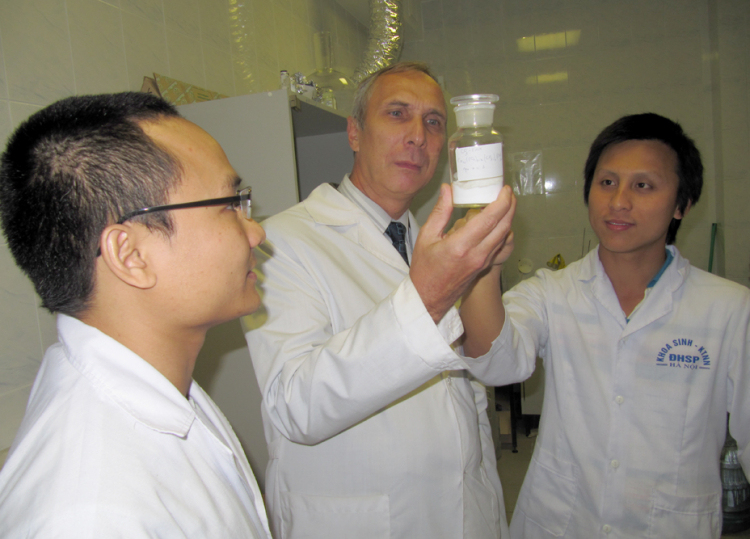 Химики НИУ «БелГУ» в составе международного консорциума ученых из Вьетнама и Ирана синтезировали новые биогенные наночастицы серебра и золота